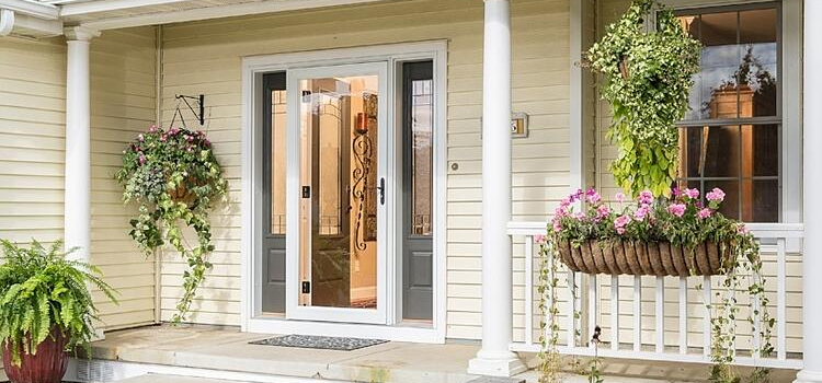 screen door installation in Soledad