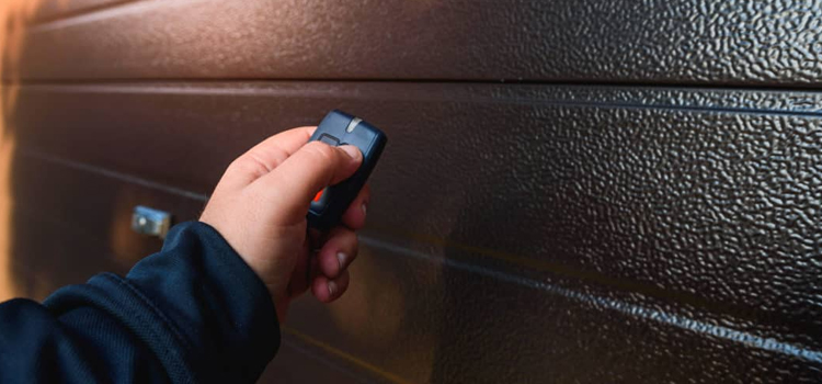 automatic door opener with remote control in Soledad